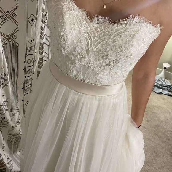 Ivory wedding dress - Picture 3 of 5